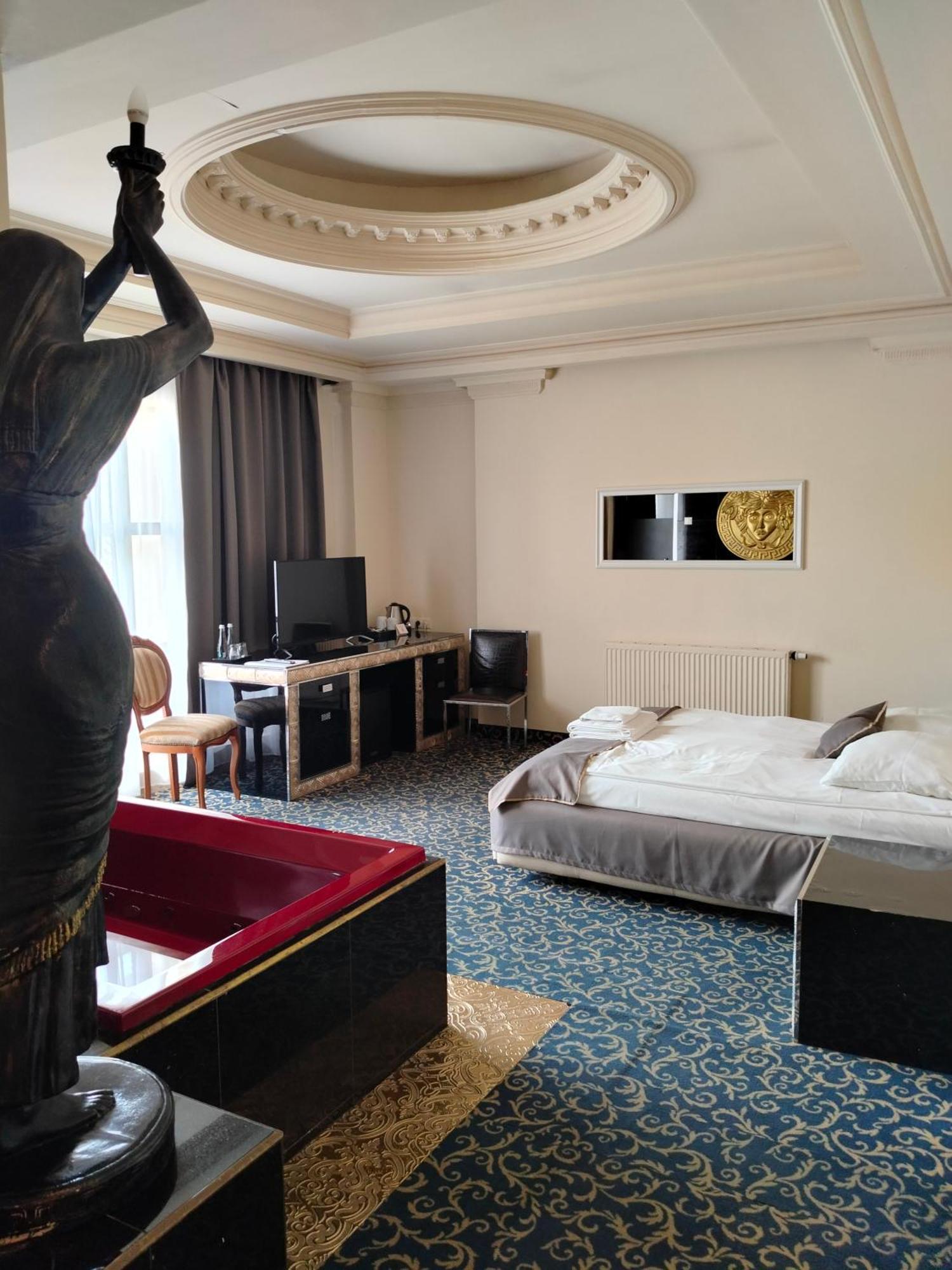 Venecia Palace 3* Michałowice